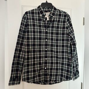 St John's Bay Size M Men Shirt Button Plaid long Sleeve collared black and green